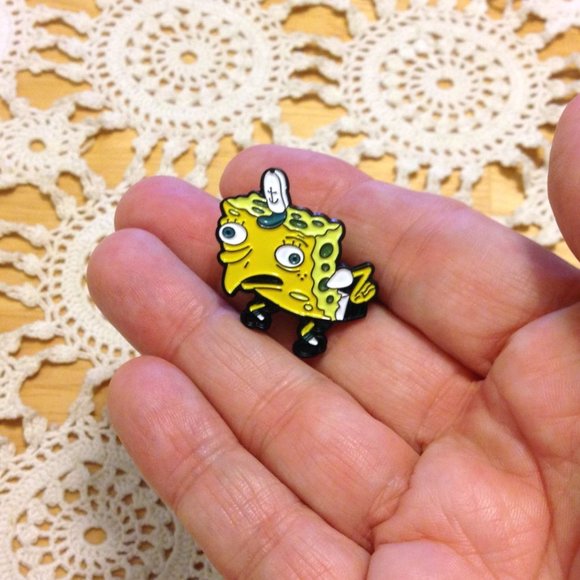 Cute Sponge Bob Pin, new jewelry item - Picture 1 of 3